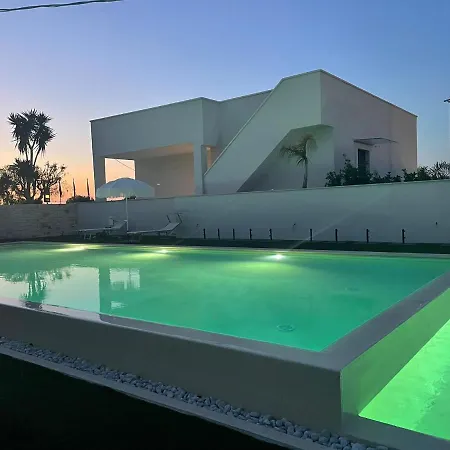 Tuo 滨海波利尼亚诺